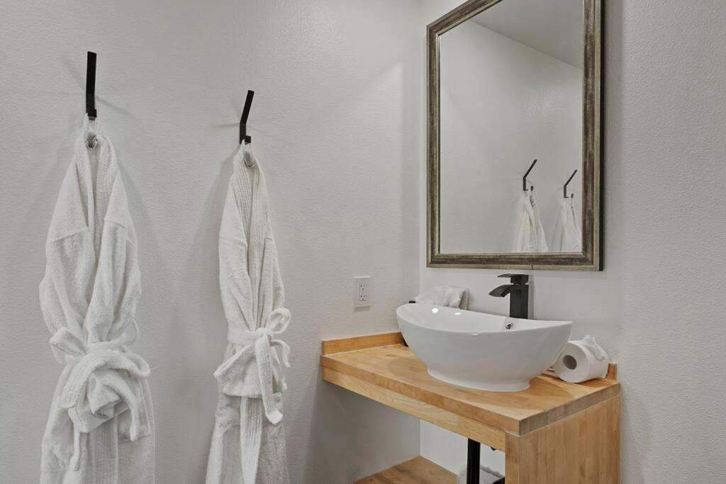 Star Gazers Modern Home On 5 Acres Of Land! Sunfair Heights Εξωτερικό φωτογραφία